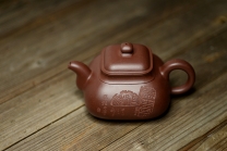 紫砂壶图片：何卫枫全手作品  张听刚装饰 古朴敦厚~ 荆泉四方 - 美壶网