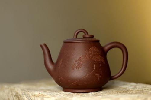詹黎明紫砂壶 高路刻绘 冬日普洱利器~ 全手漱玉 高温紫泥 高俊挺拔 原矿紫泥