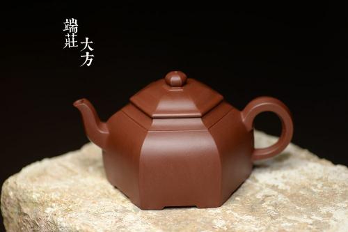 何卫枫紫砂壶 稳重与实用的叠加 全手镶片 源泉六方 线面挺括 原矿底槽清