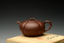 紫砂壶图片：潘丹初乙未年精进之作  筋囊花货 全手玉柿 气度饱满逸品  值得赏玩珍藏 - 美壶网