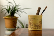 紫砂壶图片：朱牧清精心装饰山水笔筒~~别有风韵！！ - 美壶网