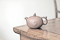 紫砂壶图片：于洪霞原创力作 全手大品‘源’ 韵味十足 线条流畅 - 美壶网