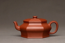 紫砂壶图片：何卫枫全手新品 线条清晰流畅 全手六方虚扁 - 美壶网