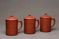 紫砂壶图片：格调雅玩 陆轶舟老师精刻~梅 兰 竹 好料盖杯  - 美壶网