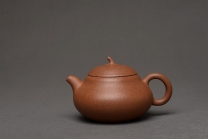 紫砂壶图片：张悦乙未年冬全手作品 段泥小梨形 颇具韵律 优质老段 实用可人 - 美壶网