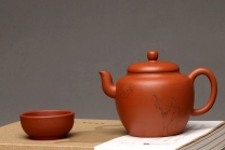 紫砂壶图片：徐亚春新品 优质朱泥 全手隐月 游心堂主人装饰 实用佳品 - 美壶网