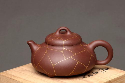 俞欣荣紫砂壶 俞欣荣新作 真金装饰 冰纹石瓢 徐家风格~ 做工精致 美壶特惠 原矿紫泥