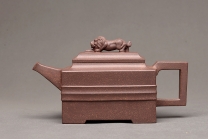 紫砂壶图片：何卫枫全手力作 规整厚重 全手青狮 - 美壶网