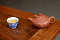 紫砂壶图片：精工之作 鱼化龙 别具风格~油润底槽青 鱼跃龙门 - 美壶网