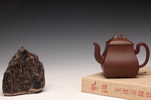 于洪跃紫砂壶 于洪跃原创作品 线条流畅 做工精致 全手四方宫樽  原矿清水泥