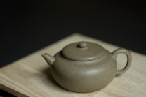 紫砂壶图片：王薇实用全手 圆润可人 优质青段 小玉扁 - 美壶网