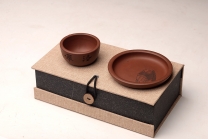 紫砂壶图片：精品紫砂杯 用料做工考究 游心堂主人精刻 送礼自用均佳 仅6套 - 美壶网