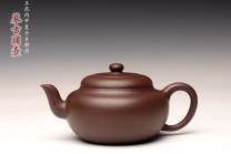 紫砂壶图片：王薇丙申夏全手精品 气韵贯通 型制耐品 优质紫泥 摹古圆壶 - 美壶网
