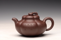 紫砂壶图片：酒虎丙申夏 精品之作 大气磅礴 全手工上合桃 和石装饰 珍藏 - 美壶网