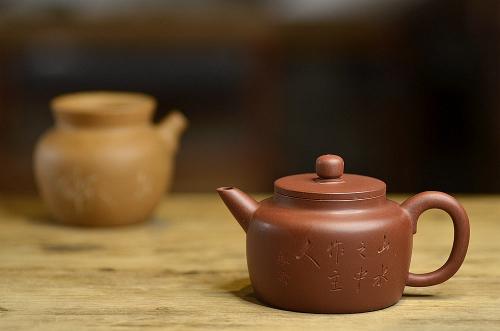 泓渝山房紫砂壶 山水之中作主人 摹古剑流德中 原矿清水泥
