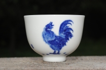 紫砂壶图片：生肖鸡 景德镇全手工手绘青花主人杯 - 美壶网