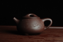 紫砂壶图片：美壶特惠 经典平盖小石瓢 满瓢（景舟石瓢）装饰梅花 泥料超好高档包装一壶二杯 做工灰常精致 - 美壶网