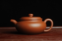 紫砂壶图片：正宗小煤窑朱泥 全手工仿古 气韵流畅 - 美壶网
