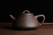 紫砂壶图片：优质紫泥 全手工摹古子冶石瓢 骨肉匀挺 清茗堂助工文气装饰通转梅花 暗香袭来 - 美壶网