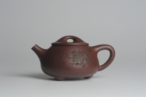 紫砂壶图片：美壶特惠 深丛隐孤芳 经典平盖小石瓢 满瓢（景舟石瓢）装饰菊花 泥料超好高档包装 做工灰常精致 - 美壶网