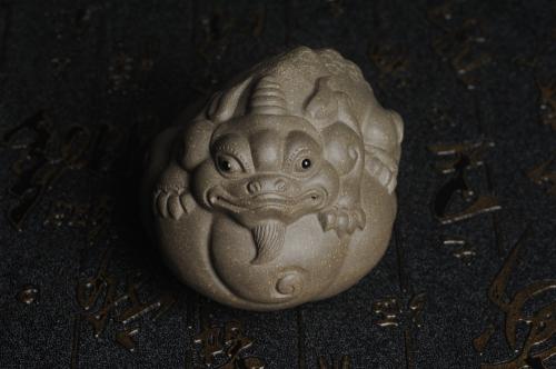 美壶定制紫砂壶 美宠特惠 回馈壶友 精致聚财金蟾二式茶宠 茶盘尤物 长7.5cm高5.5cm左右 青灰泥