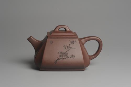 朱老师紫砂壶 美壶特惠 用心之作 进步之作 细节到位 做工精良 方健老师精心装饰花鸟精工抽角石瓢 只为看得见的朋友 原矿紫泥