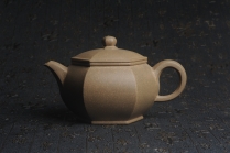 紫砂壶图片：优质青段 饱满大气全手工六方宫灯 - 美壶网