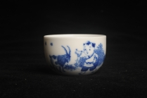 紫砂壶图片：景德镇主人杯 青花杯 童子伴羊 - 美壶网