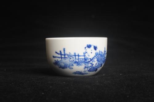 古月山房紫砂壶 景德镇主人杯 青花杯 童子伴兔图 童趣满满 