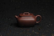 紫砂壶图片：美壶年底特惠 精工好料底曹青小四方 茶人醉爱 高档锦盒包装 - 美壶网
