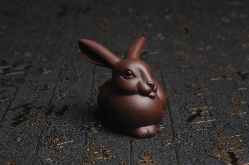 美壶定制紫砂壶 美宠特惠 精工美兔茶宠摆件 灰常可爱 长6cm高4.5cm 原矿紫泥