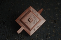 紫砂壶图片：全手工精致方山逸士壶 装饰通转梅花 特文气 - 美壶网