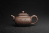 紫砂壶图片：实力派张海艳全手工特好老青灰段泥传炉壶 装饰人物 饮者寿 特文气 - 美壶网