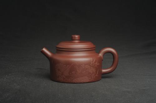 周小培紫砂壶 油润黄龙山4号深井红皮龙 全手工德中壶 做工特好 装饰抚琴图 特文气 红皮龙