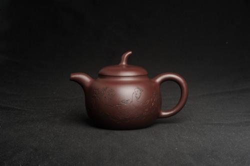 周小培紫砂壶 特油润底曹青 全手工一捺底景舟茄段 装饰人物特文气 期待与亲结缘 原矿底槽清