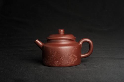 周小培紫砂壶 油润黄龙山4号深井红皮龙 全手工德中壶 做工特好 装饰庄周梦蝶图 特文气 红皮龙