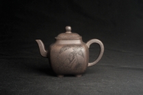 紫砂壶图片：实力派张海艳 全手工油润老青灰段泥重器鸣远四方 气势磅礴 用心之作 装饰人物特文气 - 美壶网