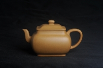 紫砂壶图片：实力派张海艳 全手工黄金段泥四方纳福壶 泥料做工俱佳 期待与亲结缘 - 美壶网