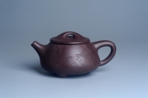 紫砂壶图片：实力派工艺师周斌 优质底槽青全手工精工 满瓢壶 张听钢装饰人物 明月一壶酒 清风万卷书 - 美壶网