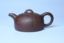 紫砂壶图片:潜力股周小培老师 油润底槽清 卡盖难度相当大 全手工半月紫砂壶 花间渴想相如露,竹不闲参陆羽经 - 美壶网