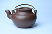 紫砂壶图片：美壶特惠 手工手制精致老紫泥提梁壶 茶人醉爱 - 美壶网
