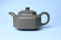 紫砂壶图片：实力派张海艳全手工蟹壳老青段泥精工八方侧角壶 气势磅礴 - 美壶网