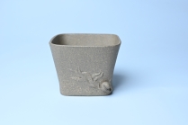 紫砂壶图片：实力派国工周斌（周镔） 采用8000块一捆的特好青段 全手工四方寿桃主人杯 观桃杯 - 美壶网