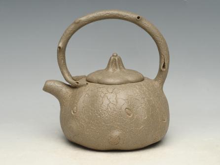 严志军紫砂壶 供春提梁   泥料：原矿老段泥  容量：320cc 