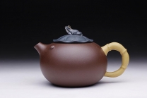 紫砂壶图片：鱼蛙同乐壶 - 美壶网