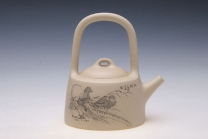 紫砂壶图片：曼生提梁 由石陶（朱炳浩）刻字装饰 - 美壶网