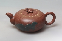 紫砂壶图片：荷塘情趣 - 美壶网