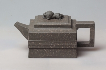 紫砂壶图片：四方青狮壶 - 美壶网