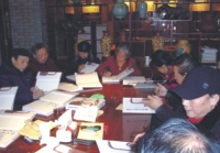 紫砂壶图片：《吴云根紫砂艺术》弟子现场签名 - 美壶网