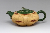 紫砂壶图片：青蛙荷花壶 - 美壶网